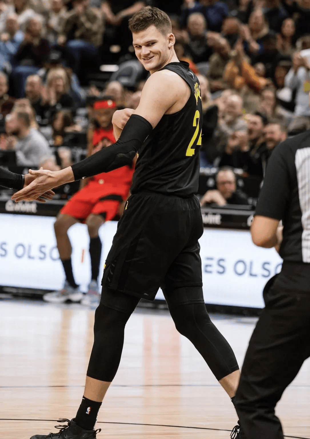 社区开展成年人打篮球健身活动-开云在线登录